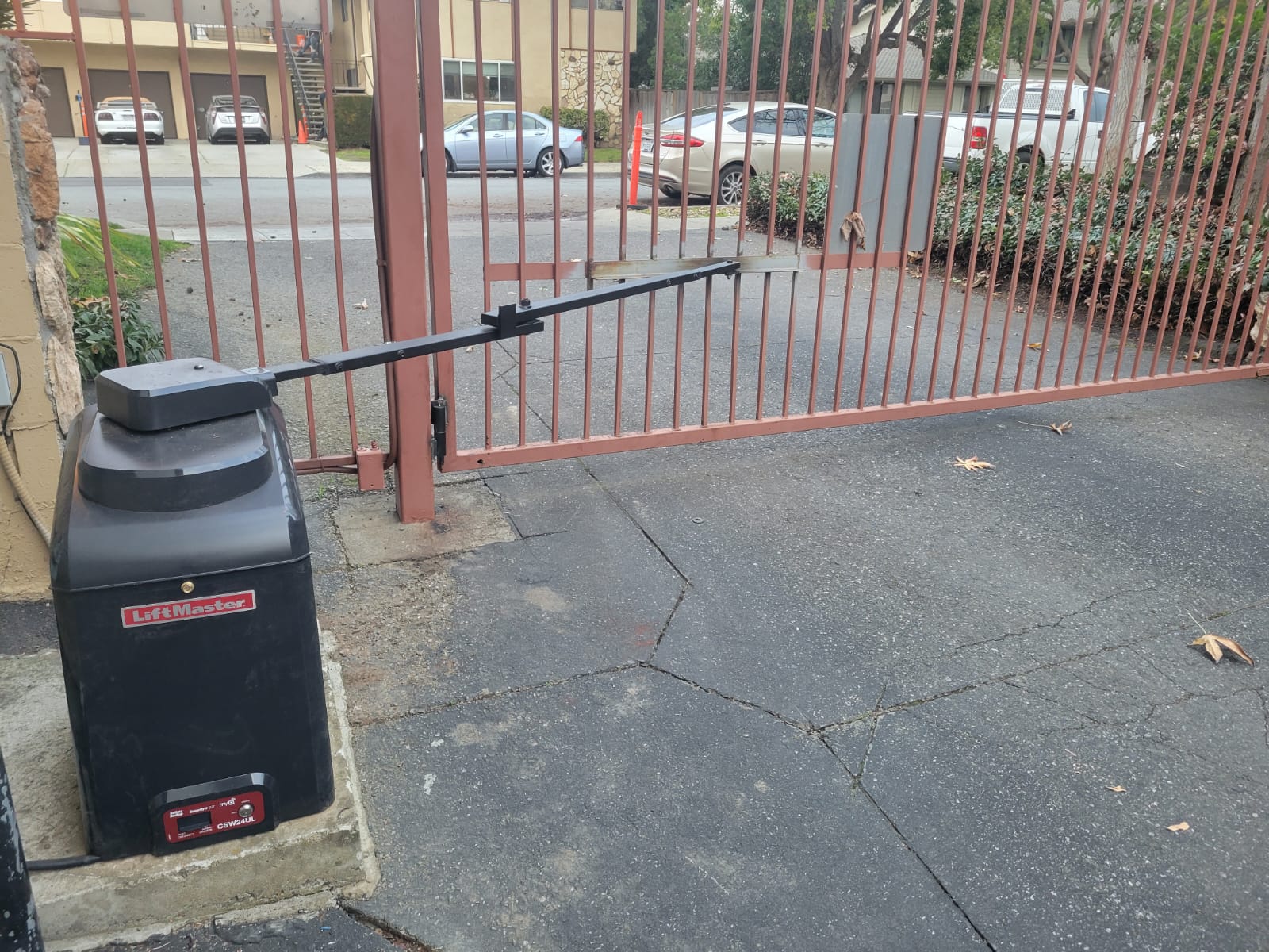 High-Cycle Automatic Gates for Bay Area Commercial Complexes